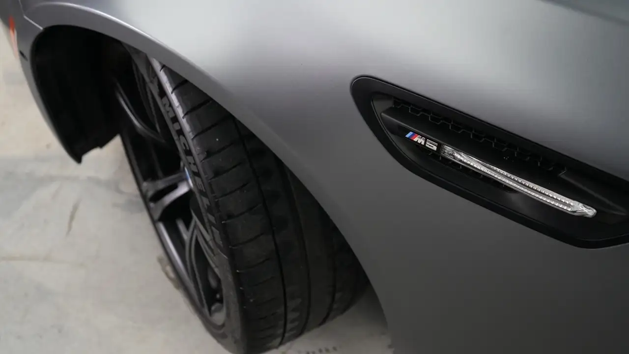 BMW M5 photo BMW M5