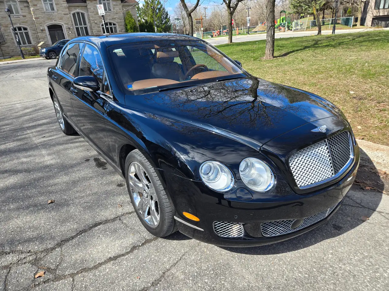 Bentley Flying Spur снимка Bentley Flying Spur