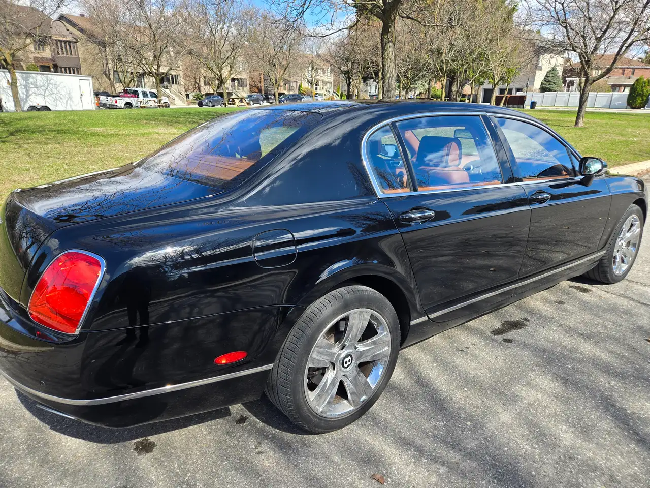 Bentley Flying Spur снимка Bentley Flying Spur