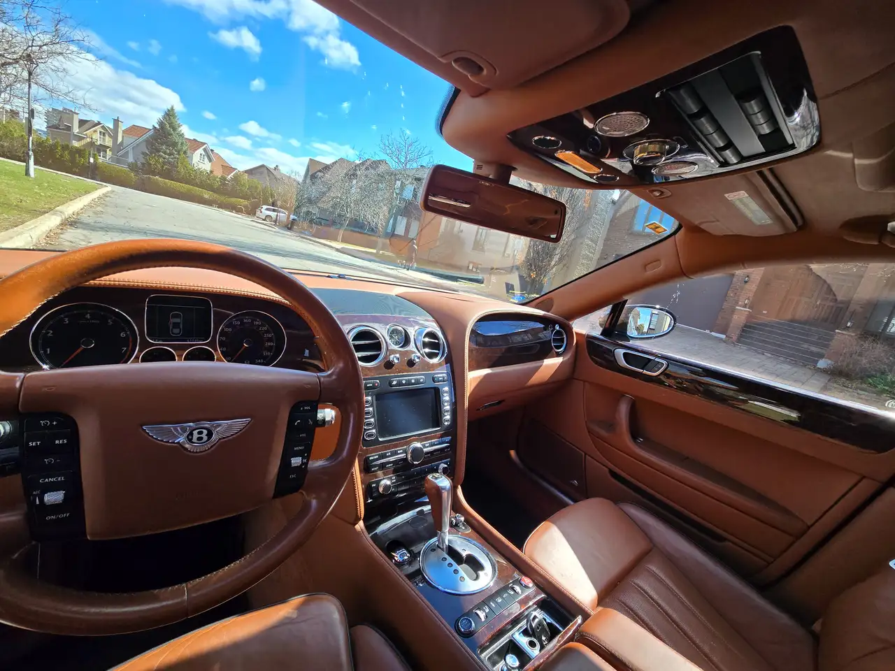 Bentley Flying Spur снимка Bentley Flying Spur