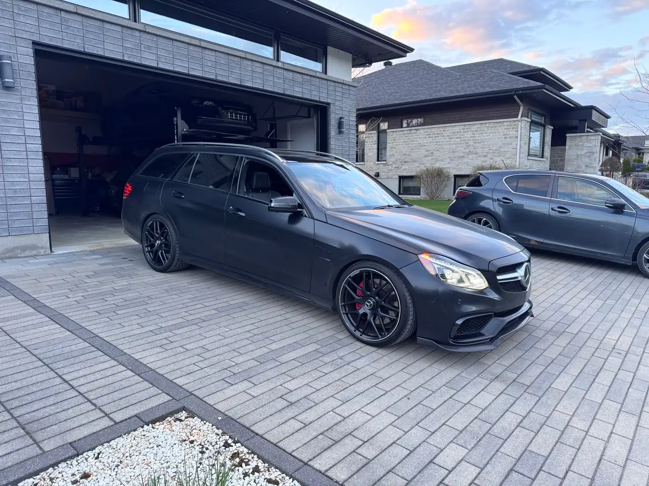 Mercedes-Benz E-Class photo Mercedes-Benz E-Class
