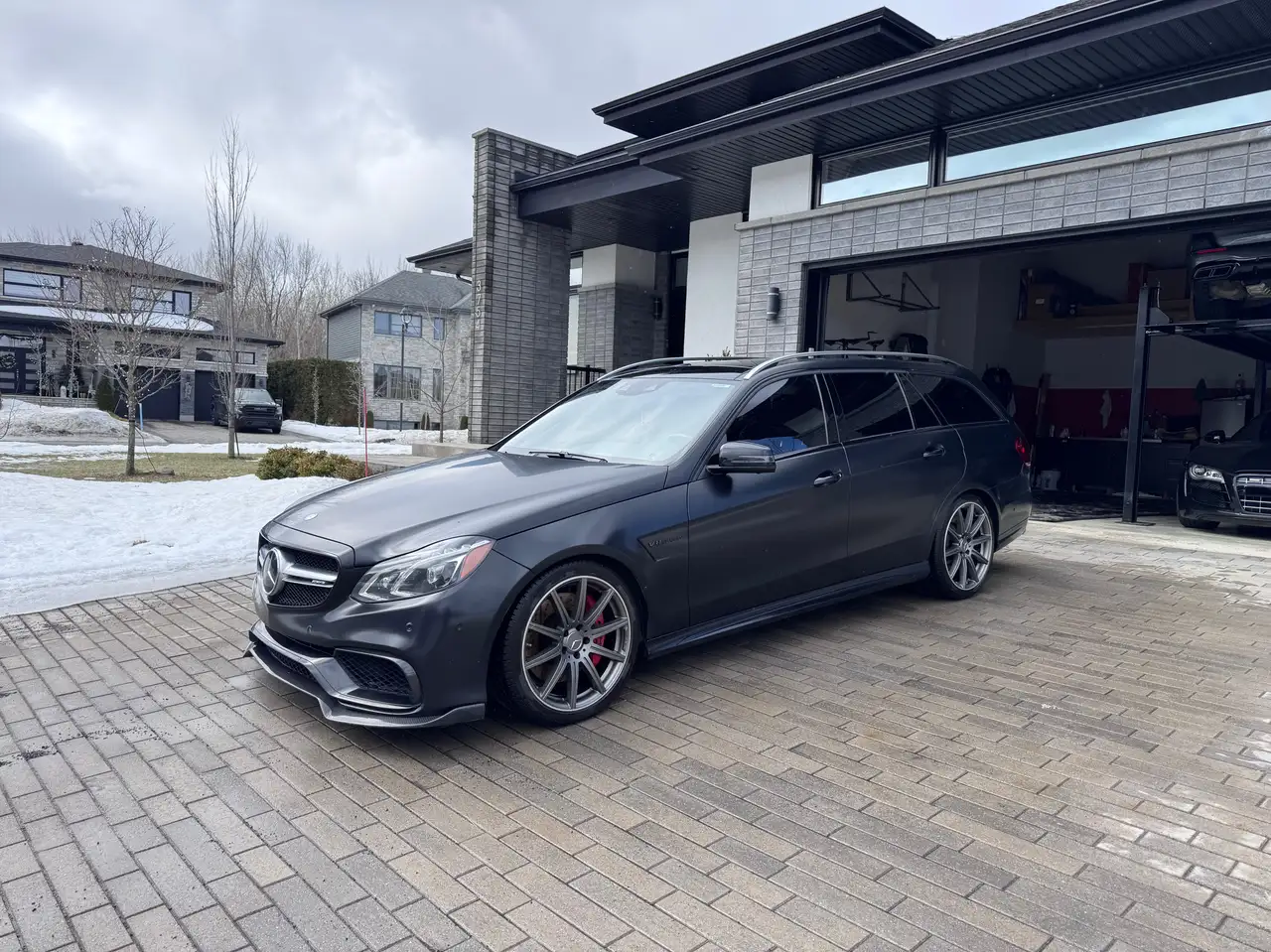 Mercedes-Benz E-Class photo Mercedes-Benz E-Class