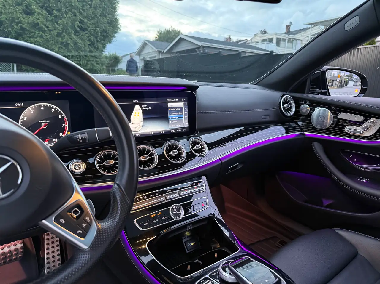 Mercedes-Benz E-Class снимка Mercedes-Benz E-Class