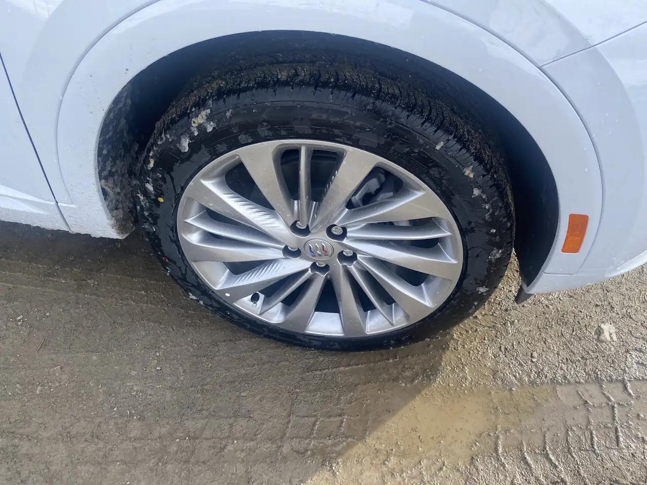 Buick Envision photo Buick Envision