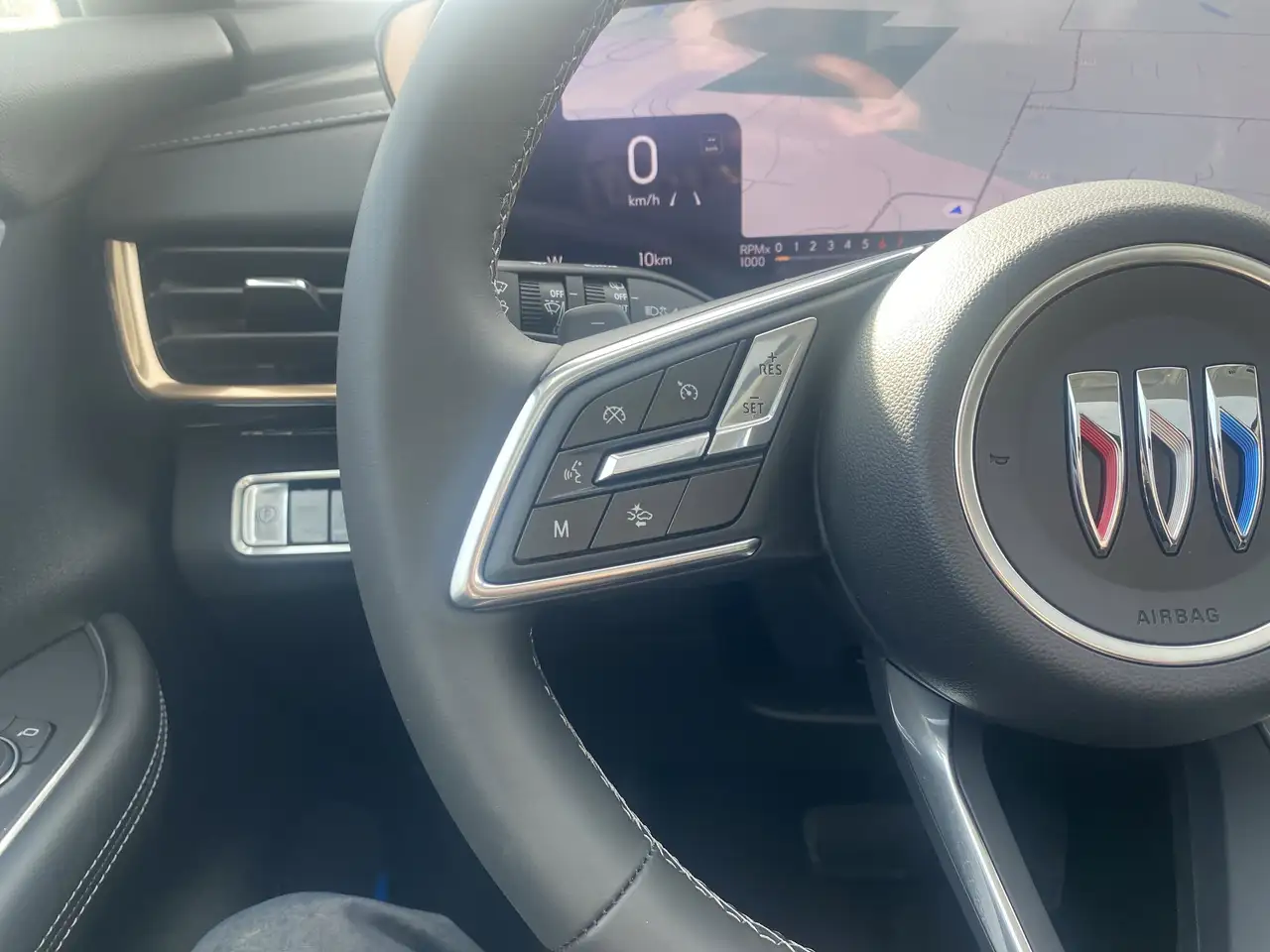 Buick Envision photo Buick Envision