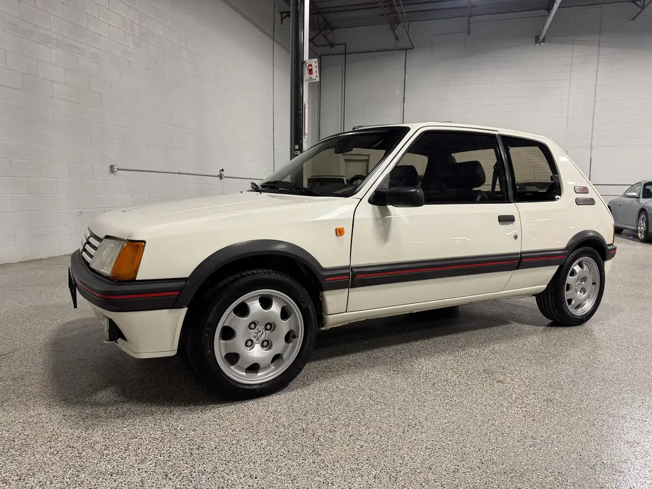 Peugeot 205 снимка Peugeot 205