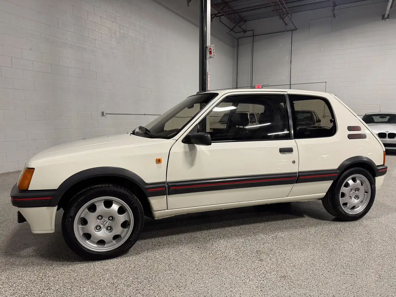 Peugeot 205 снимка Peugeot 205