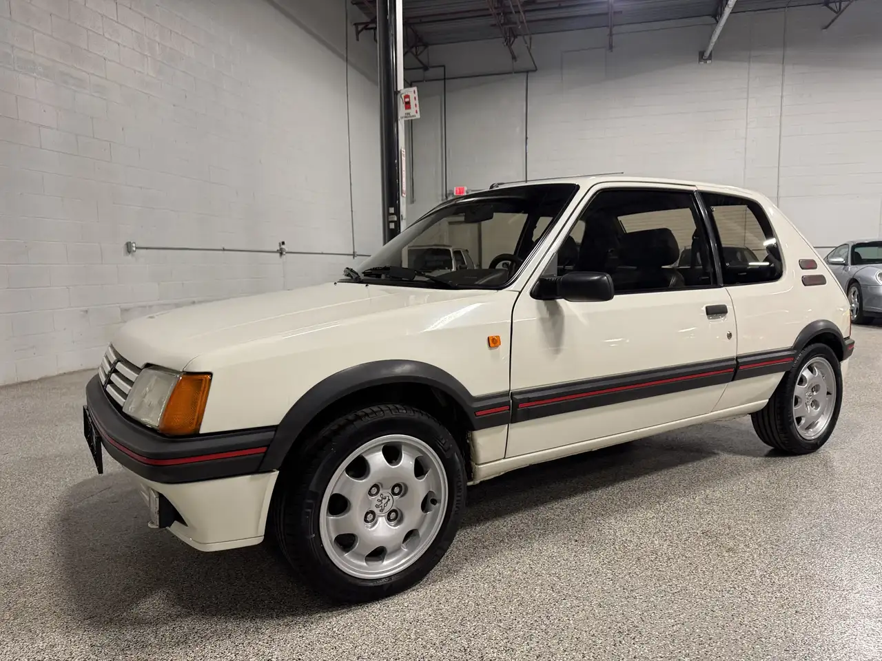 Peugeot 205 снимка Peugeot 205