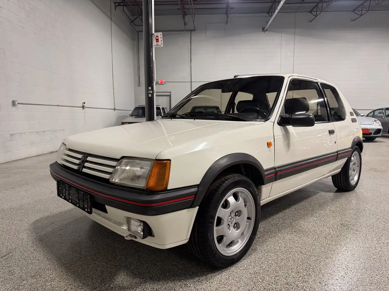 Peugeot 205 снимка Peugeot 205
