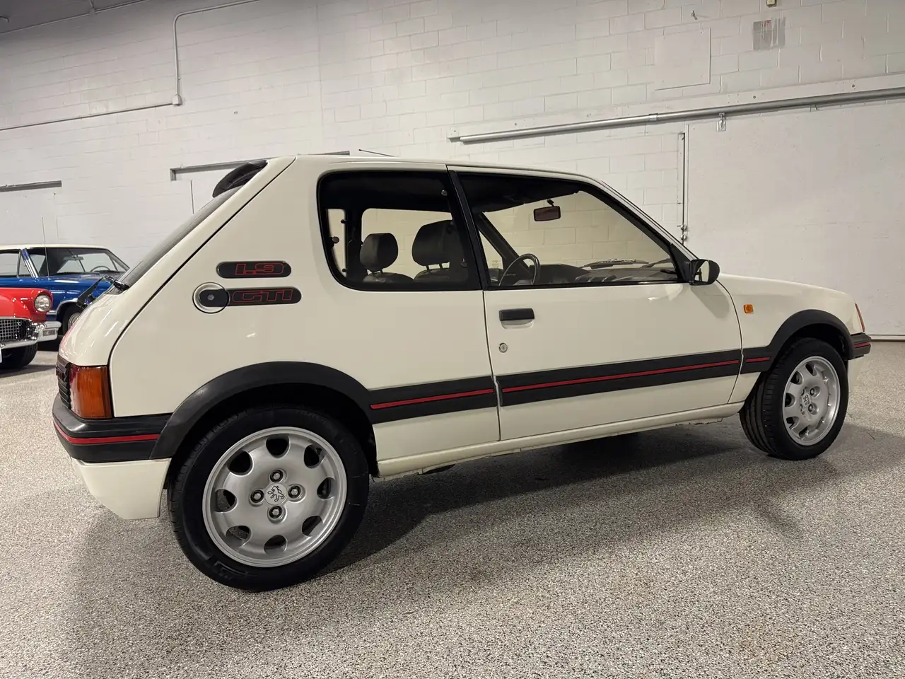 Peugeot 205 снимка Peugeot 205