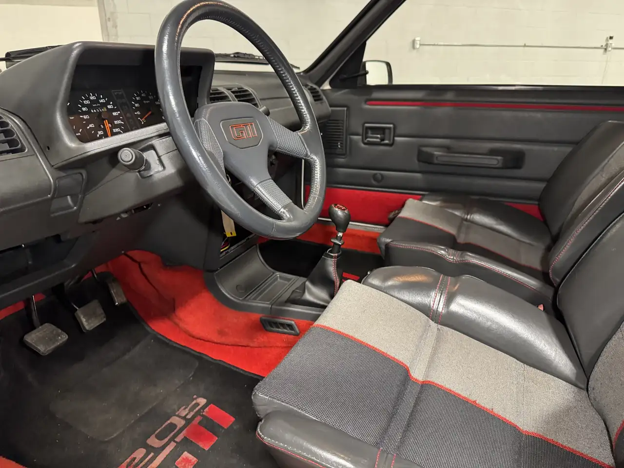 Peugeot 205 снимка Peugeot 205