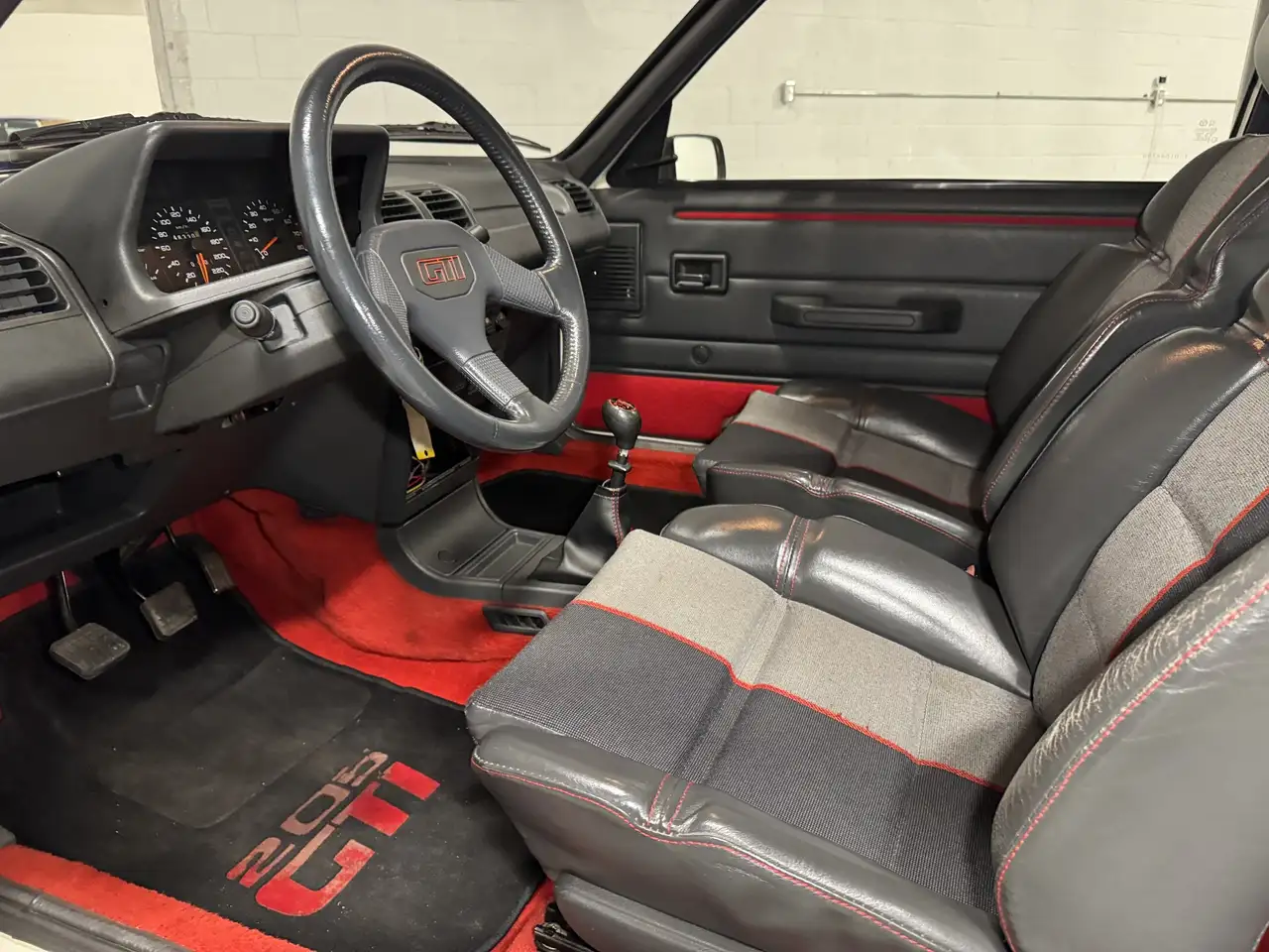 Peugeot 205 снимка Peugeot 205