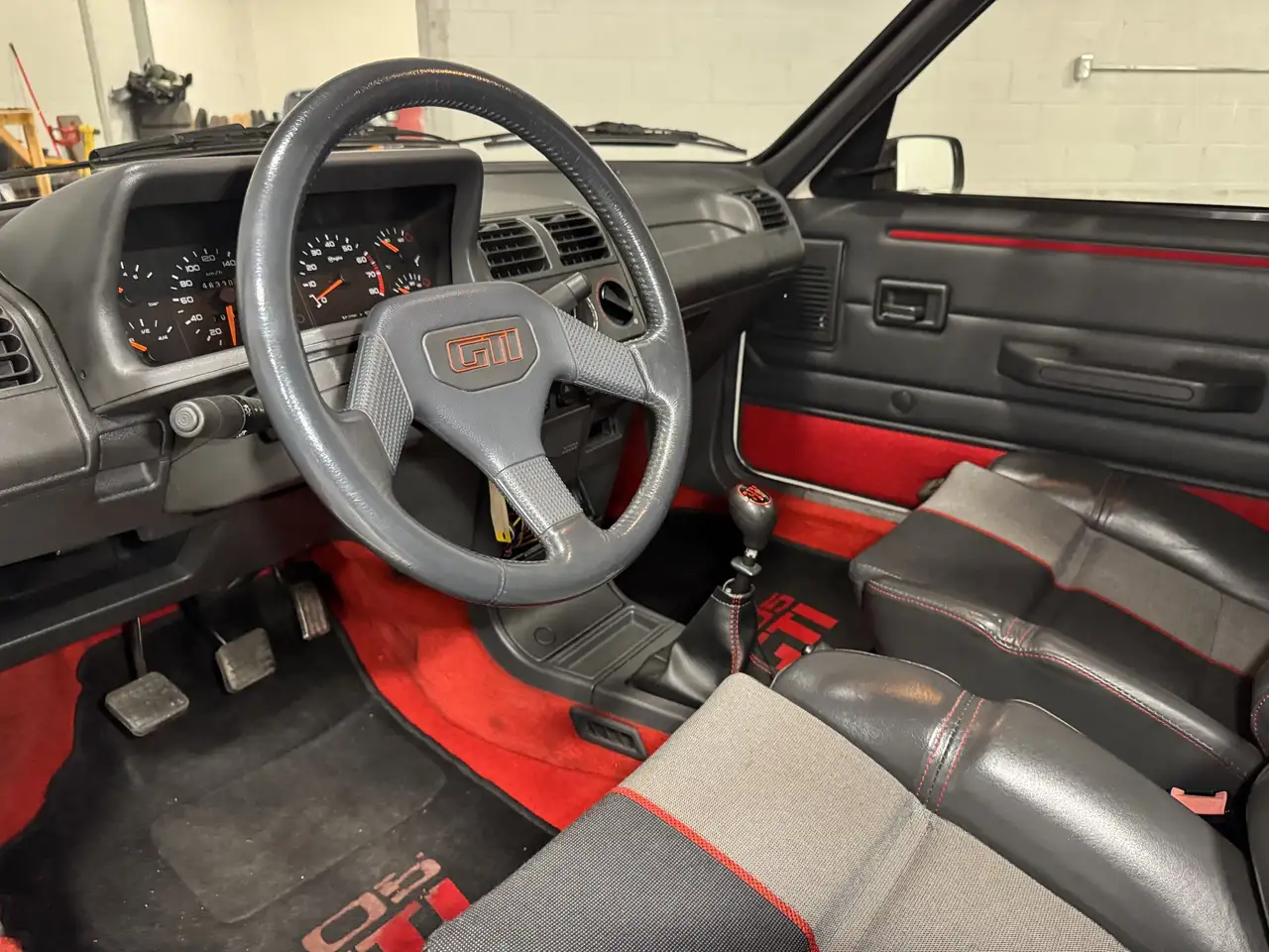 Peugeot 205 снимка Peugeot 205