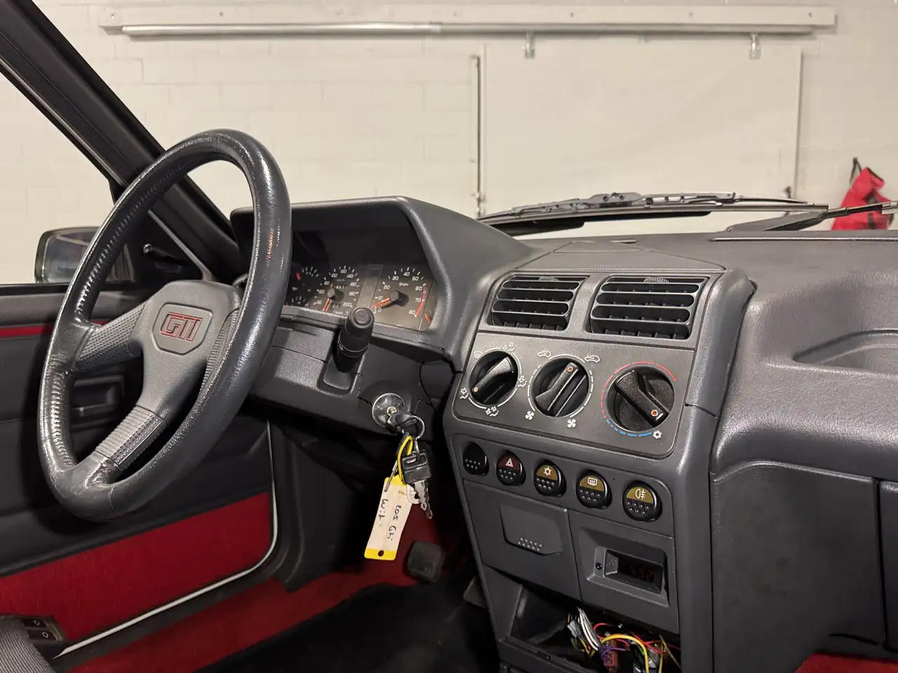 Peugeot 205 снимка Peugeot 205