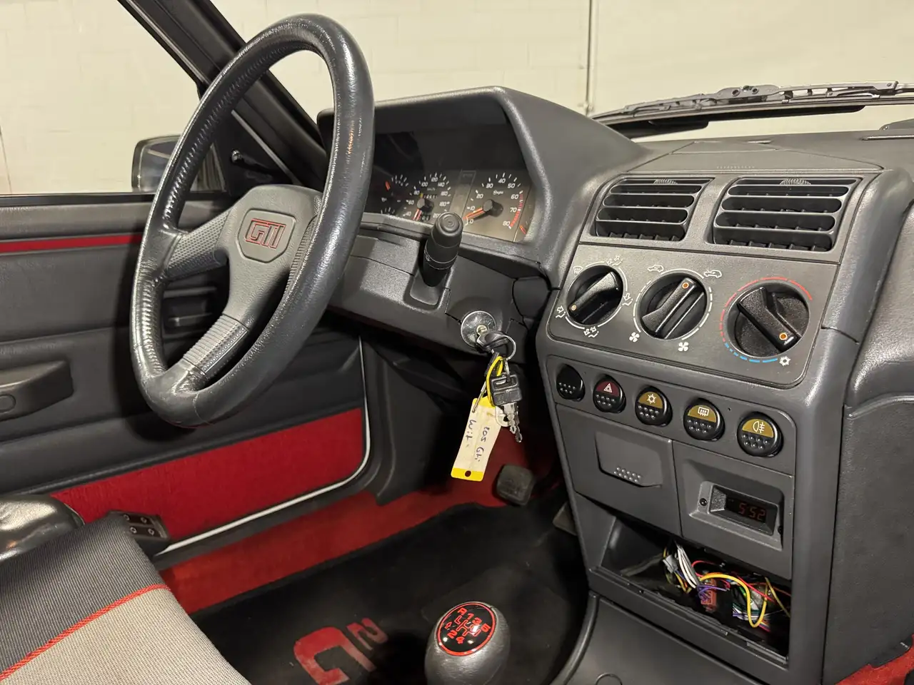 Peugeot 205 снимка Peugeot 205