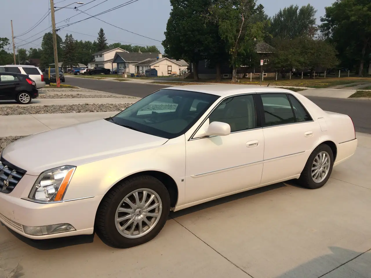 Cadillac DTS photo Cadillac DTS