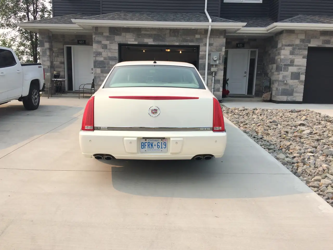 Cadillac DTS photo Cadillac DTS