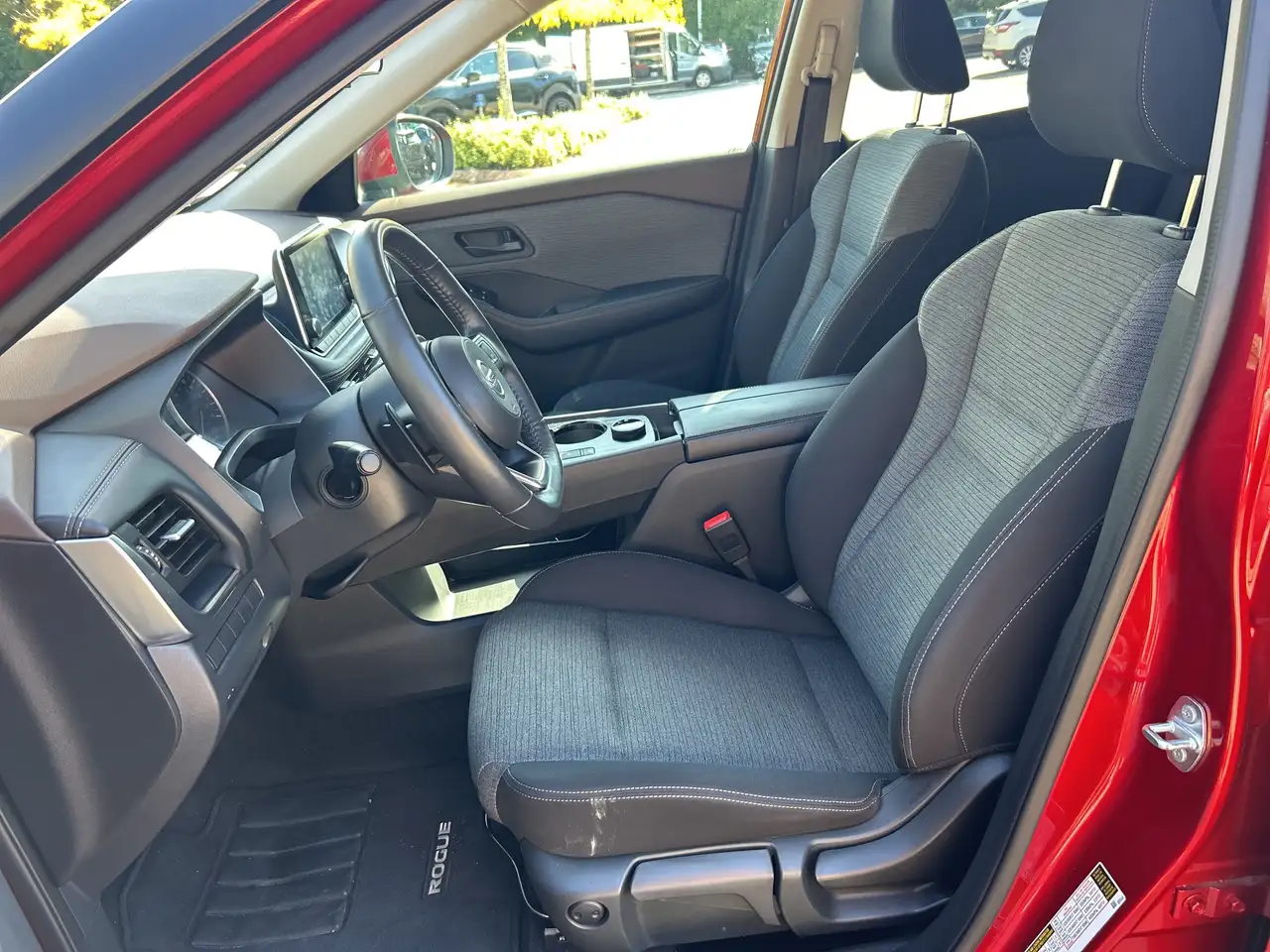 Nissan Rogue снимка Nissan Rogue