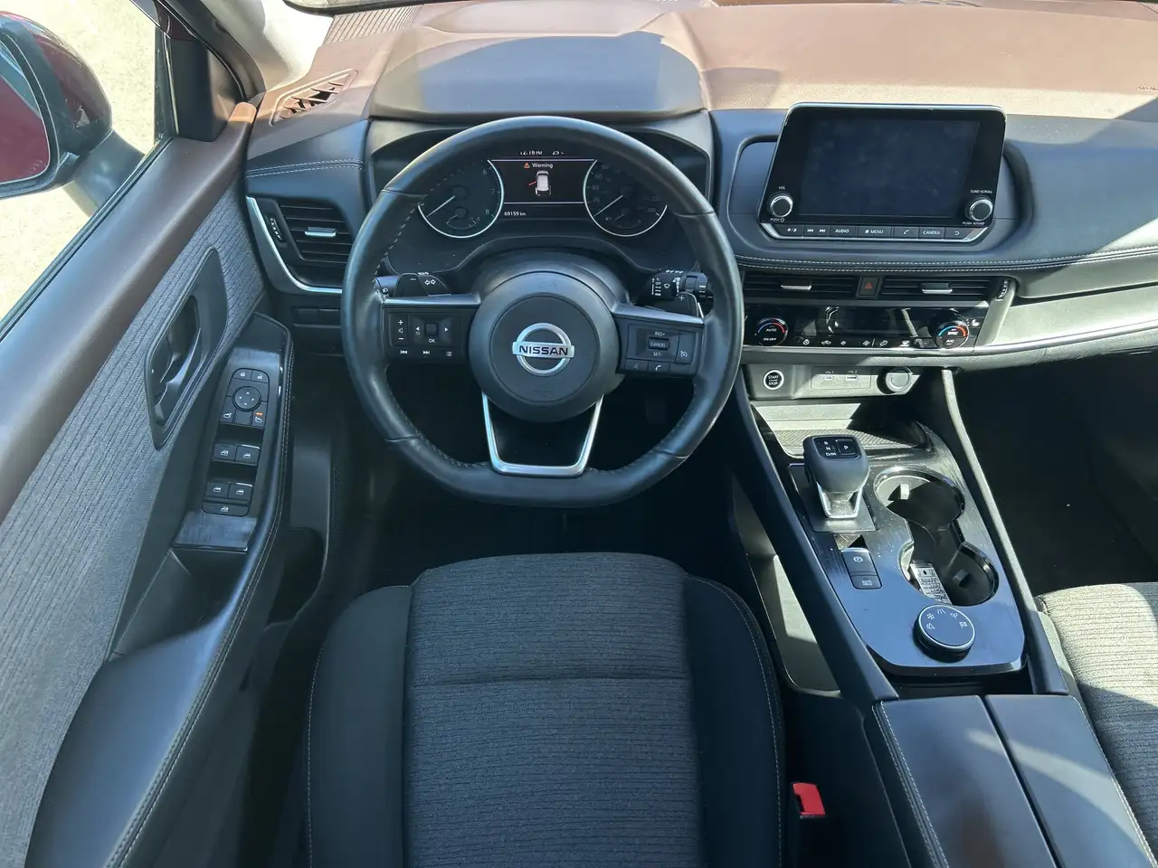Nissan Rogue снимка Nissan Rogue