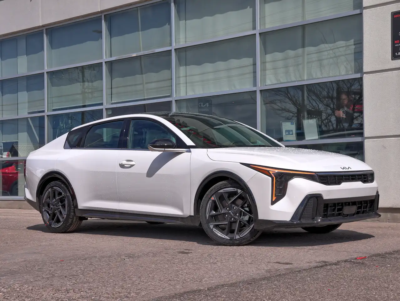 Kia K4 снимка Kia K4