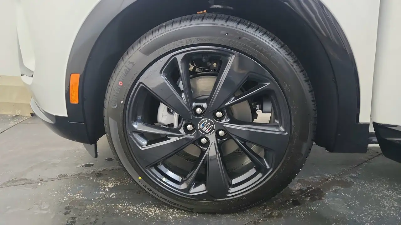 Buick Envision photo Buick Envision