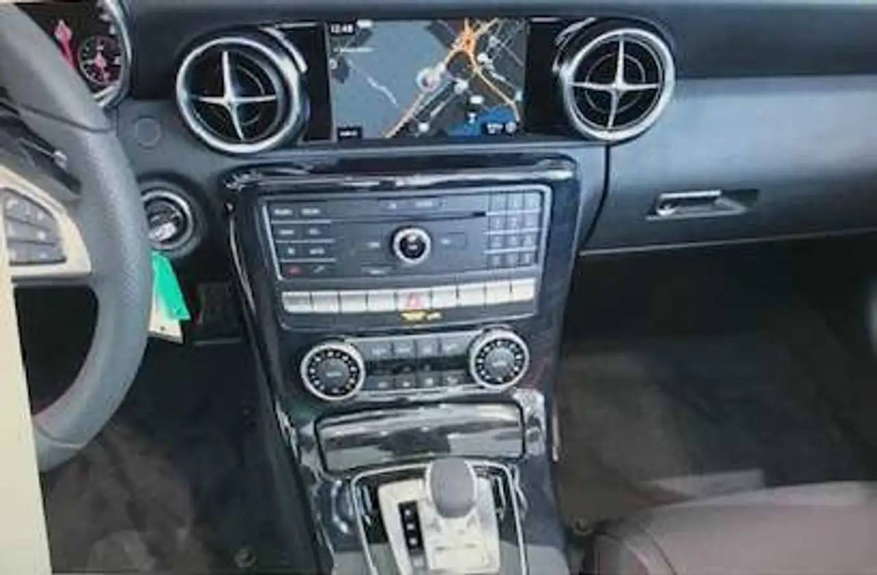 Mercedes-Benz SLC снимка Mercedes-Benz SLC
