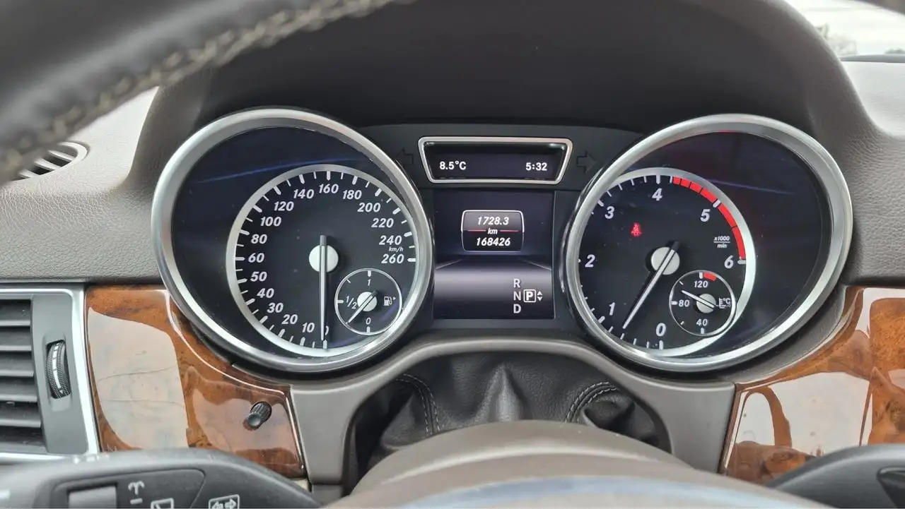 Mercedes-Benz M-Class снимка Mercedes-Benz M-Class