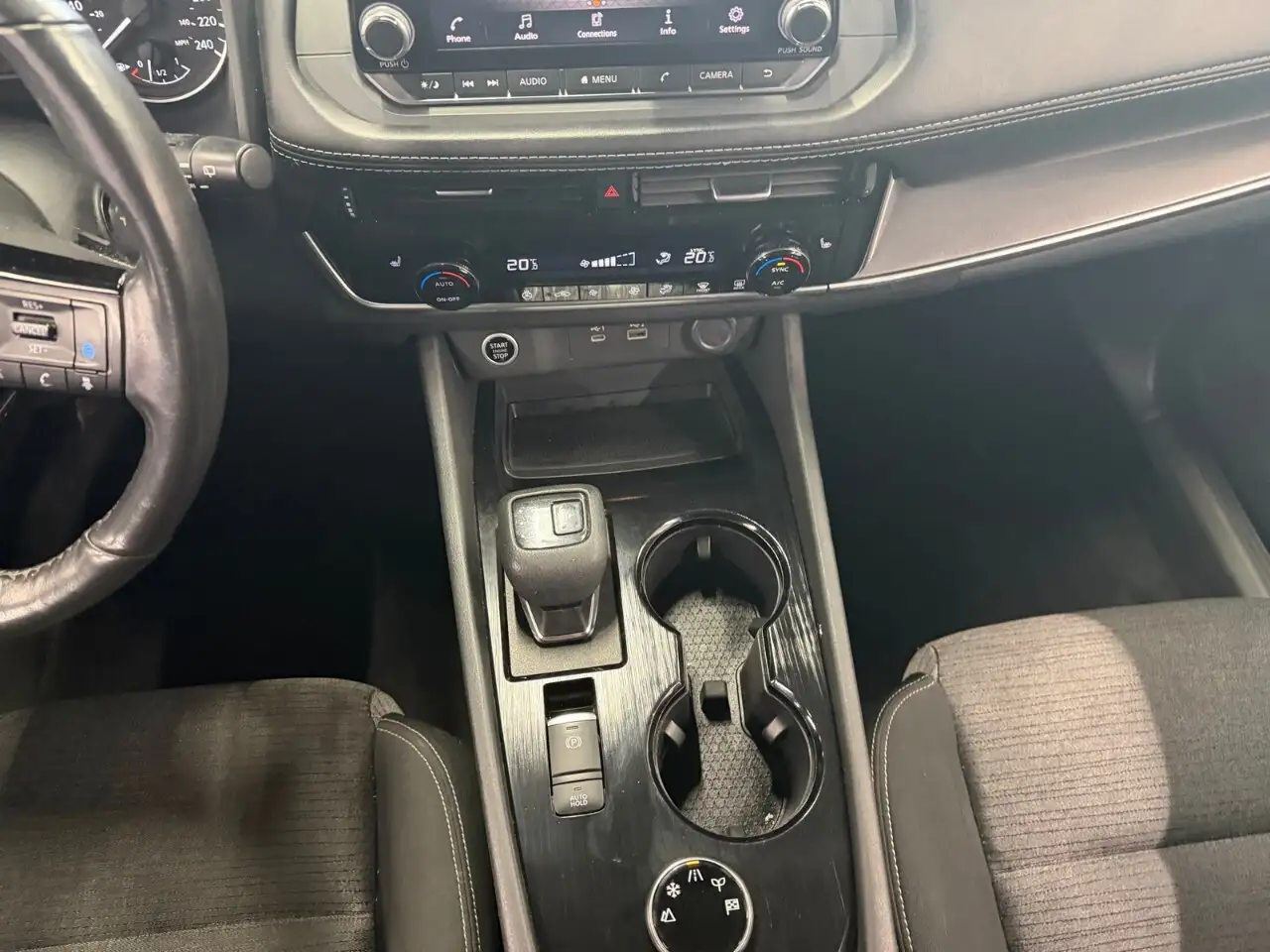 Nissan Rogue снимка Nissan Rogue