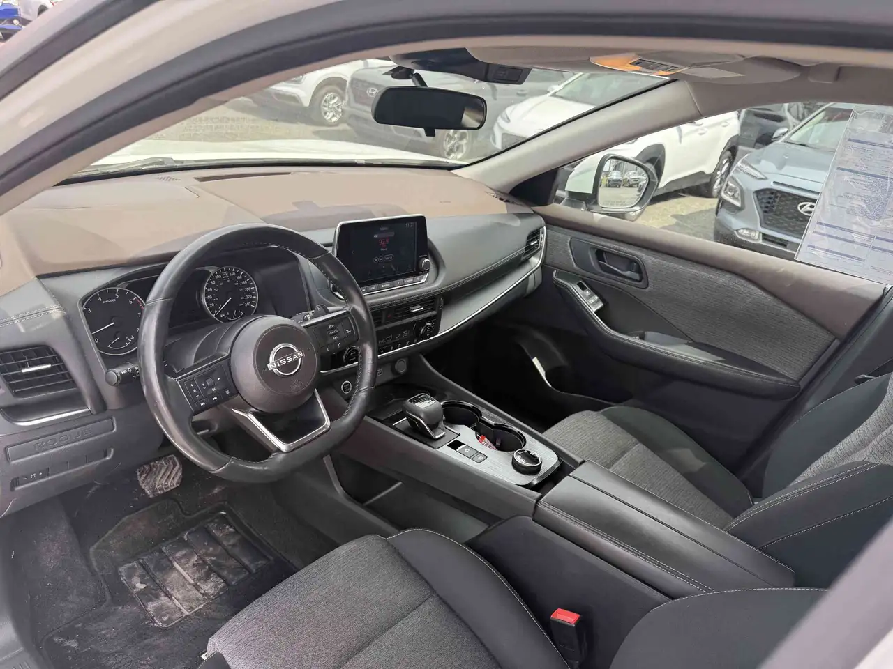 Nissan Rogue снимка Nissan Rogue