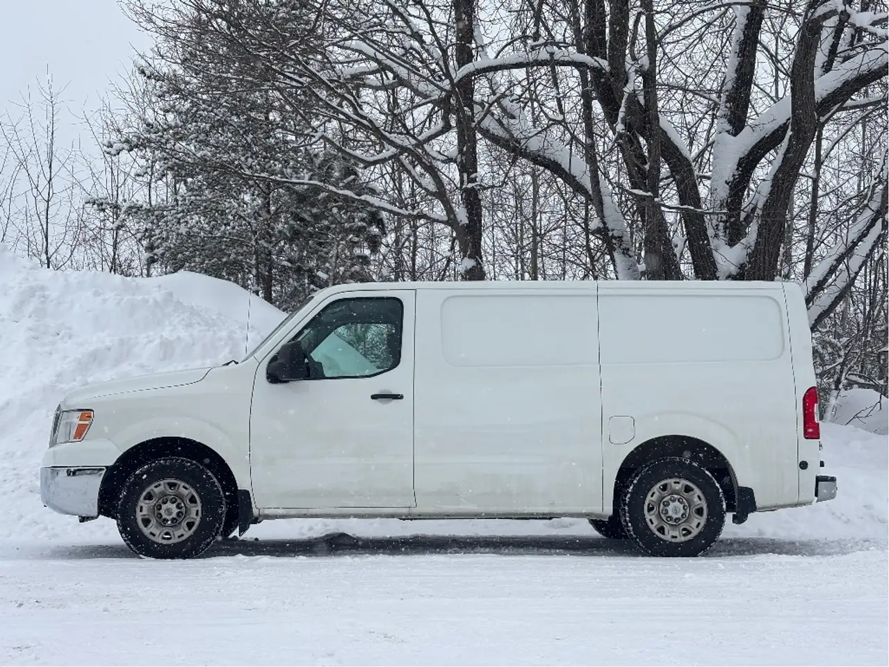 Nissan NV Cargo снимка Nissan NV Cargo