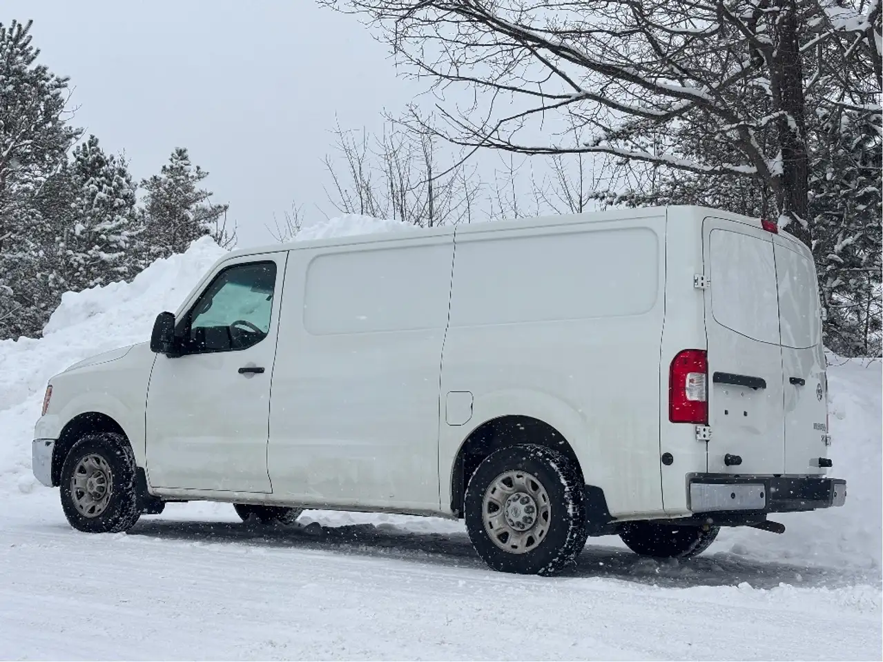 Nissan NV Cargo снимка Nissan NV Cargo