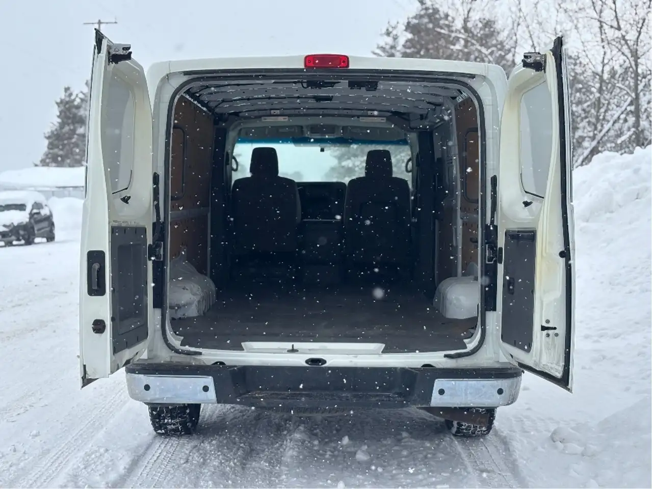 Nissan NV Cargo снимка Nissan NV Cargo