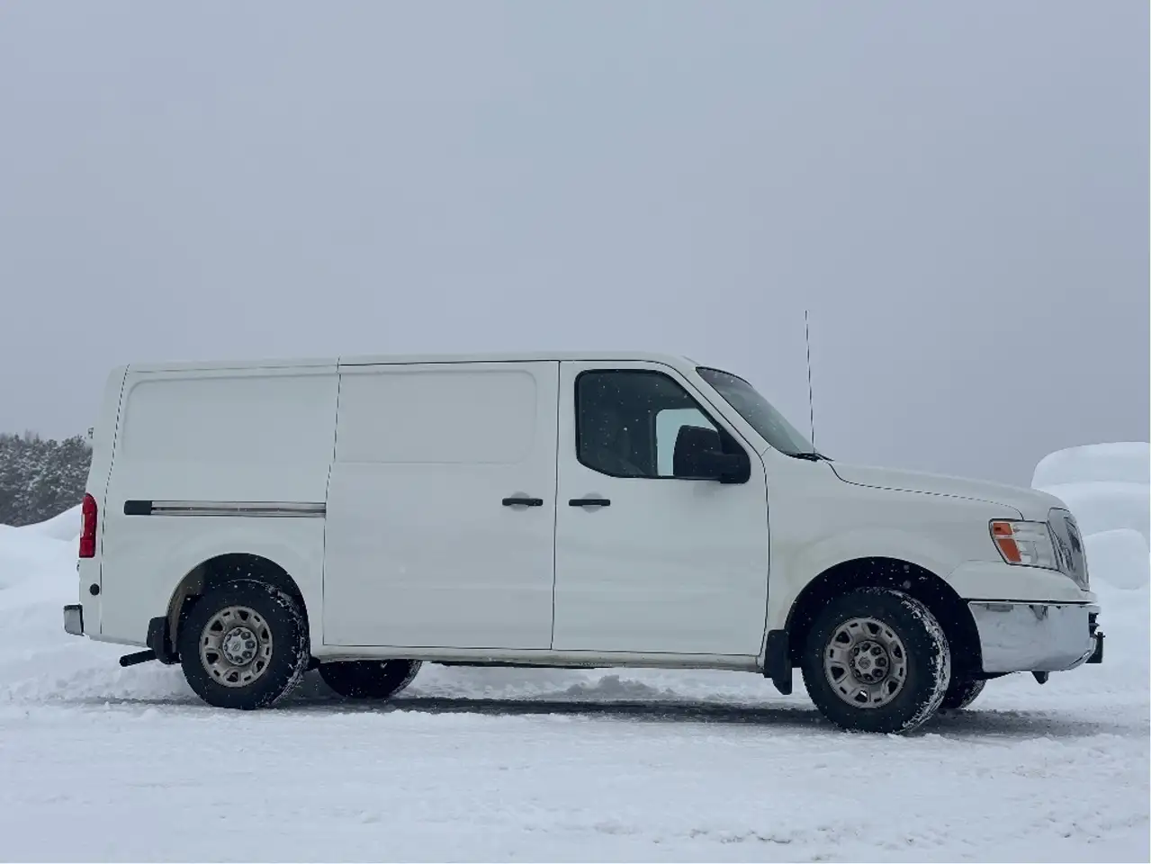 Nissan NV Cargo снимка Nissan NV Cargo