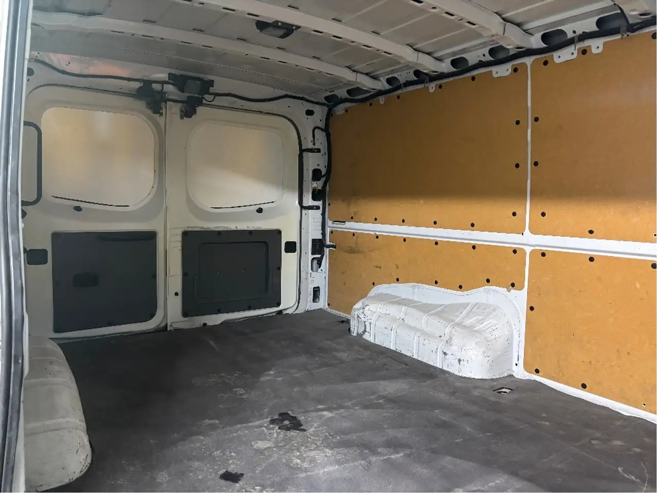 Nissan NV Cargo снимка Nissan NV Cargo