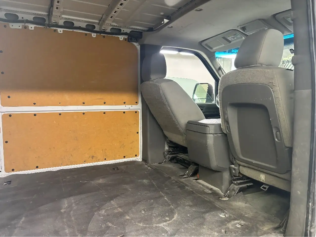Nissan NV Cargo снимка Nissan NV Cargo