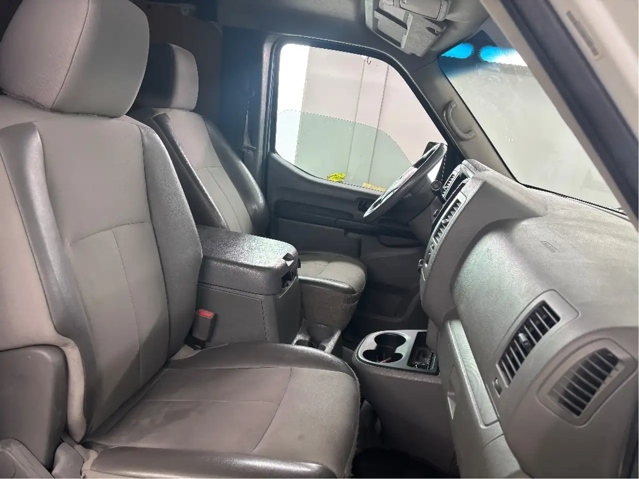 Nissan NV Cargo снимка Nissan NV Cargo