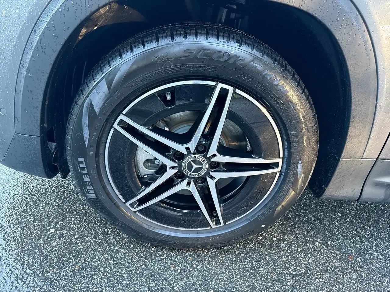 Mercedes-Benz EQB снимка Mercedes-Benz EQB