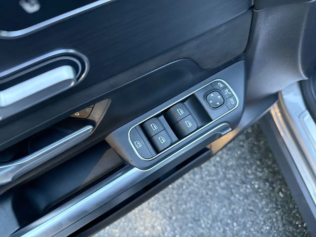 Mercedes-Benz EQB снимка Mercedes-Benz EQB