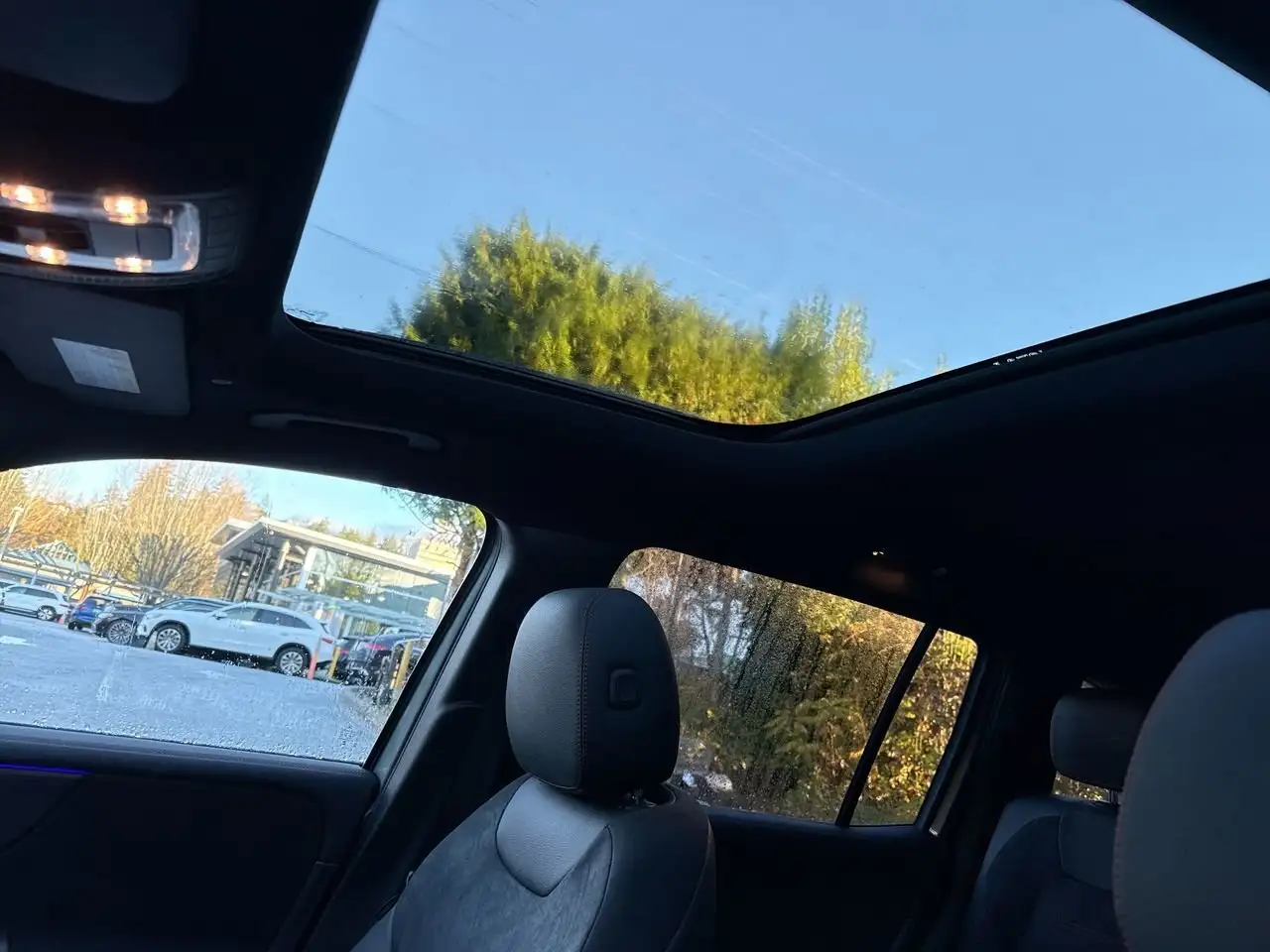 Mercedes-Benz EQB снимка Mercedes-Benz EQB