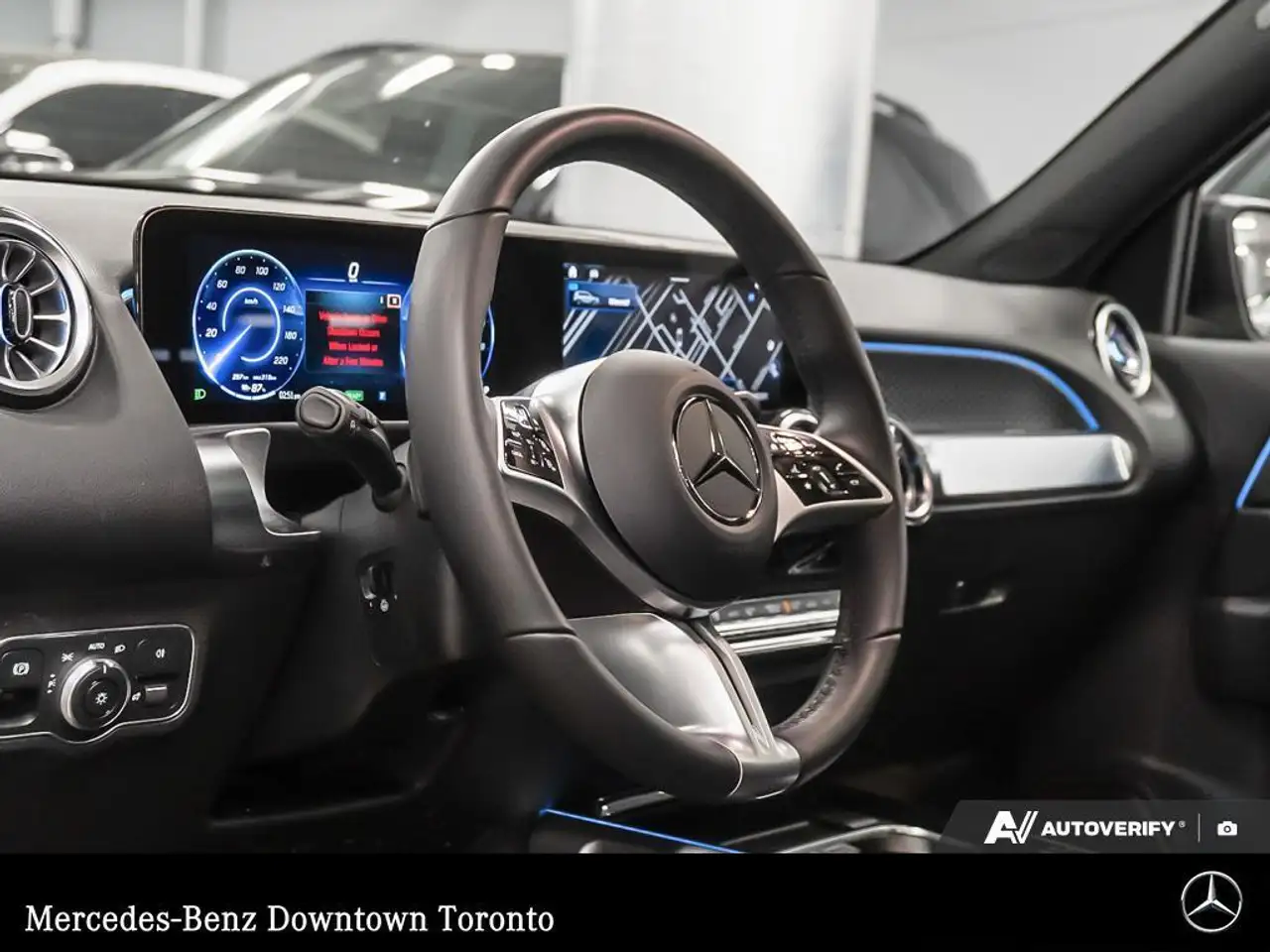 Mercedes-Benz EQB снимка Mercedes-Benz EQB