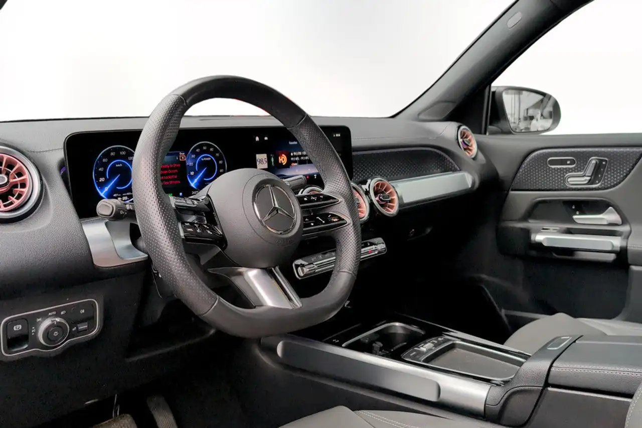 Mercedes-Benz EQB снимка Mercedes-Benz EQB