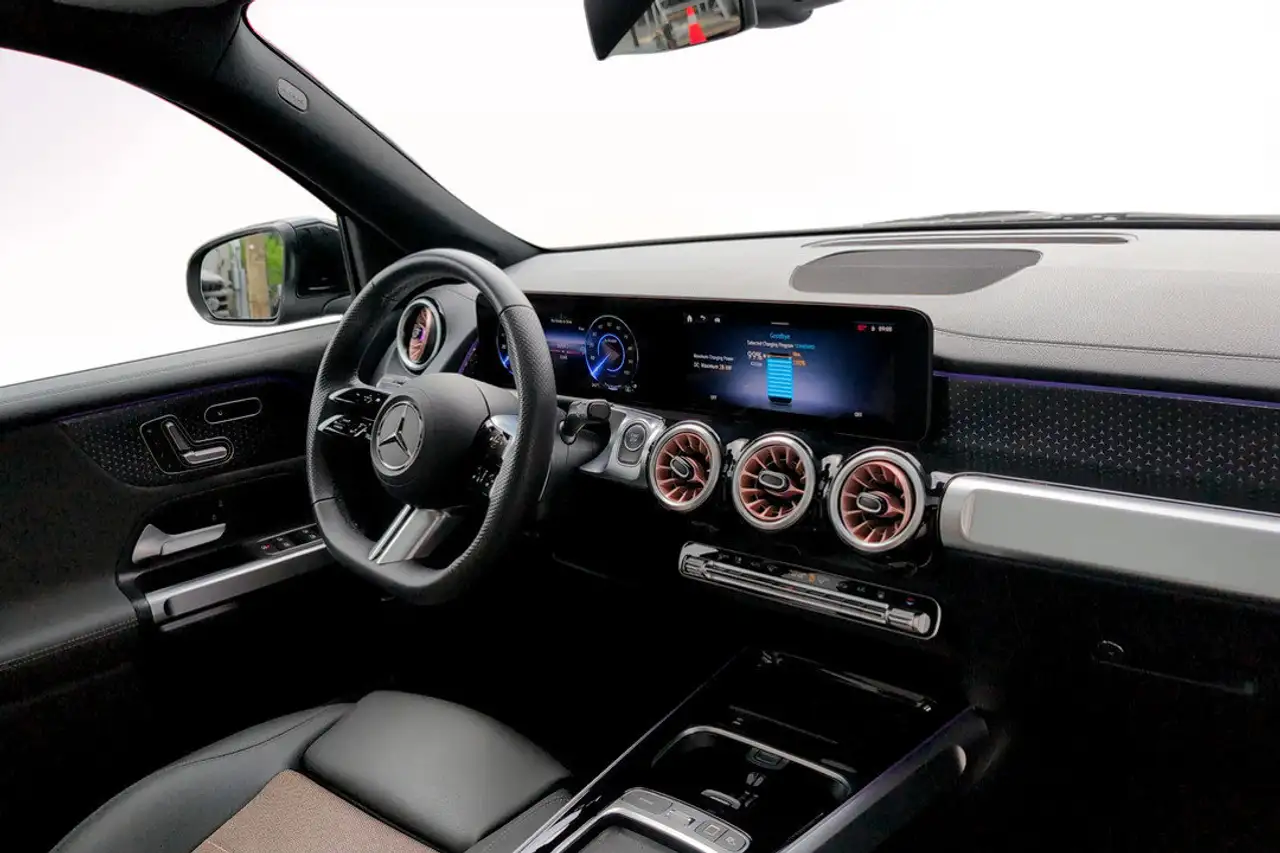 Mercedes-Benz EQB снимка Mercedes-Benz EQB