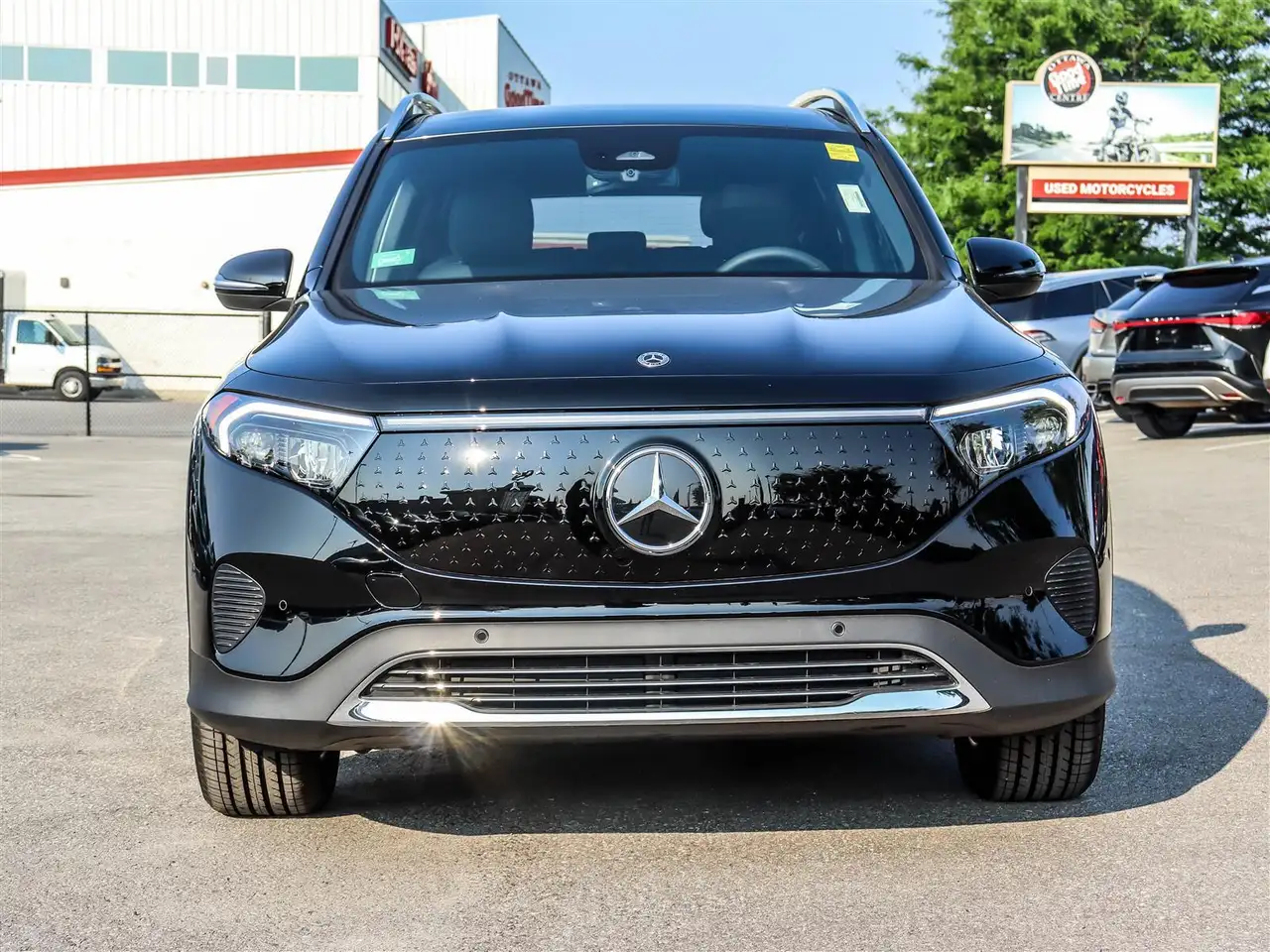 Mercedes-Benz EQB снимка Mercedes-Benz EQB