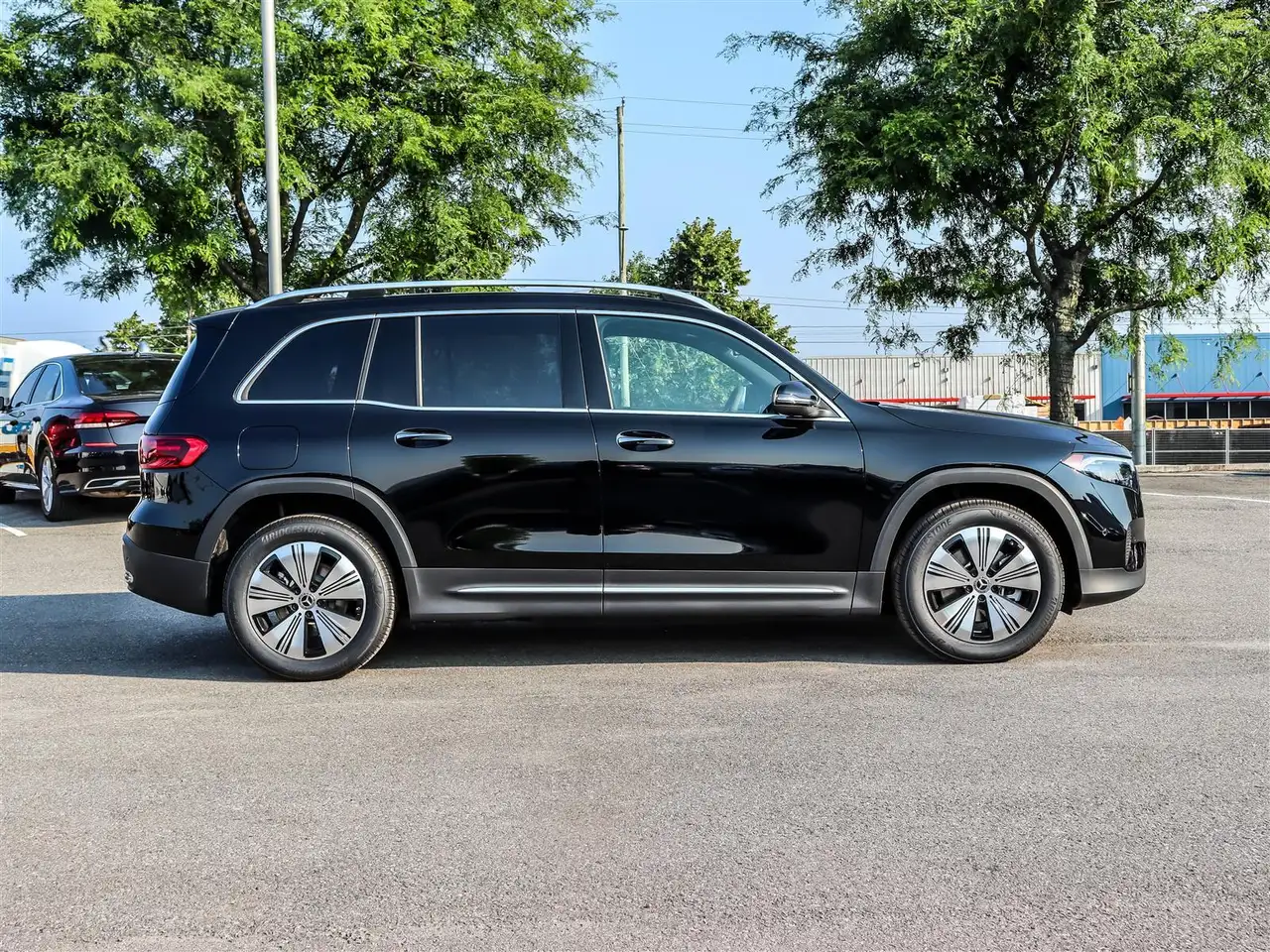 Mercedes-Benz EQB снимка Mercedes-Benz EQB