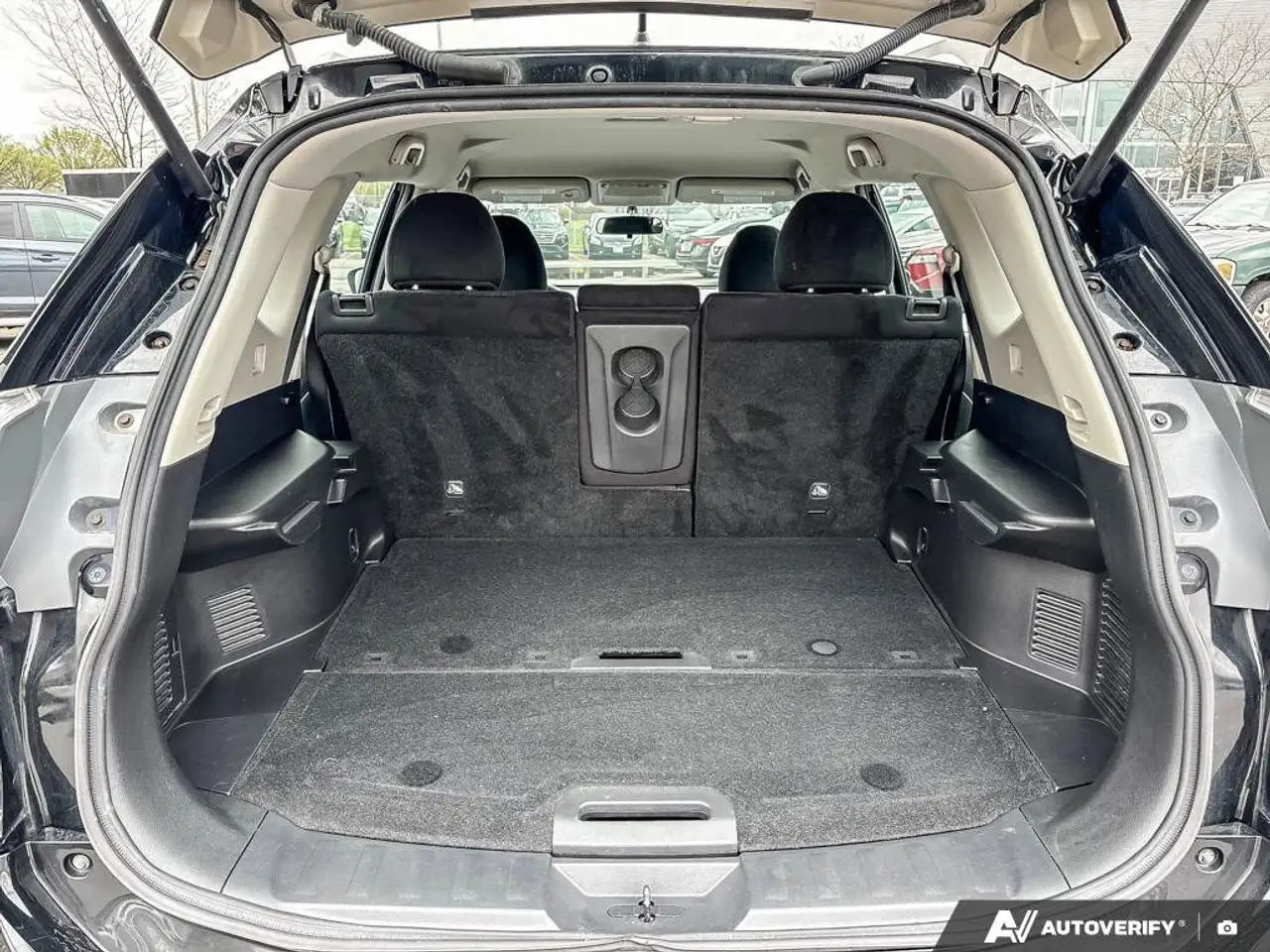 Nissan Rogue fotografie Nissan Rogue