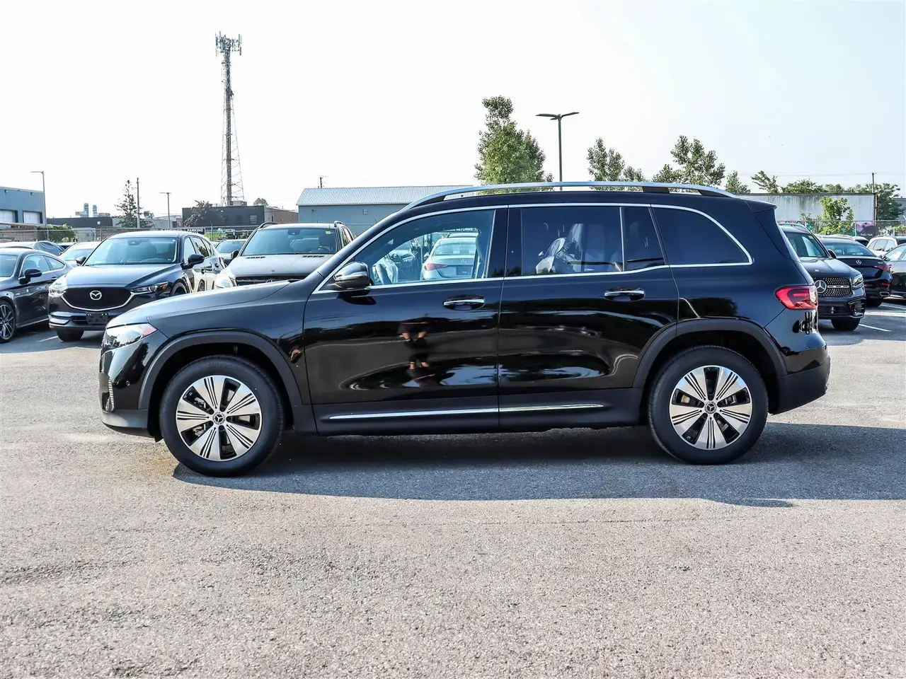 Mercedes-Benz EQB снимка Mercedes-Benz EQB
