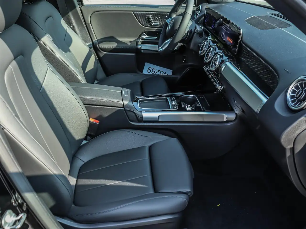 Mercedes-Benz EQB снимка Mercedes-Benz EQB