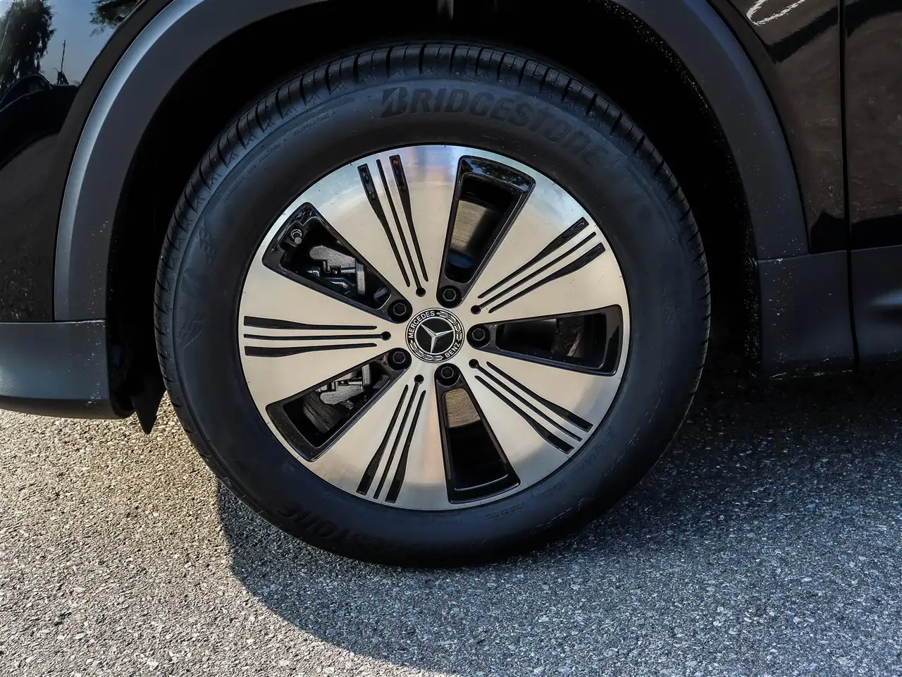 Mercedes-Benz EQB снимка Mercedes-Benz EQB