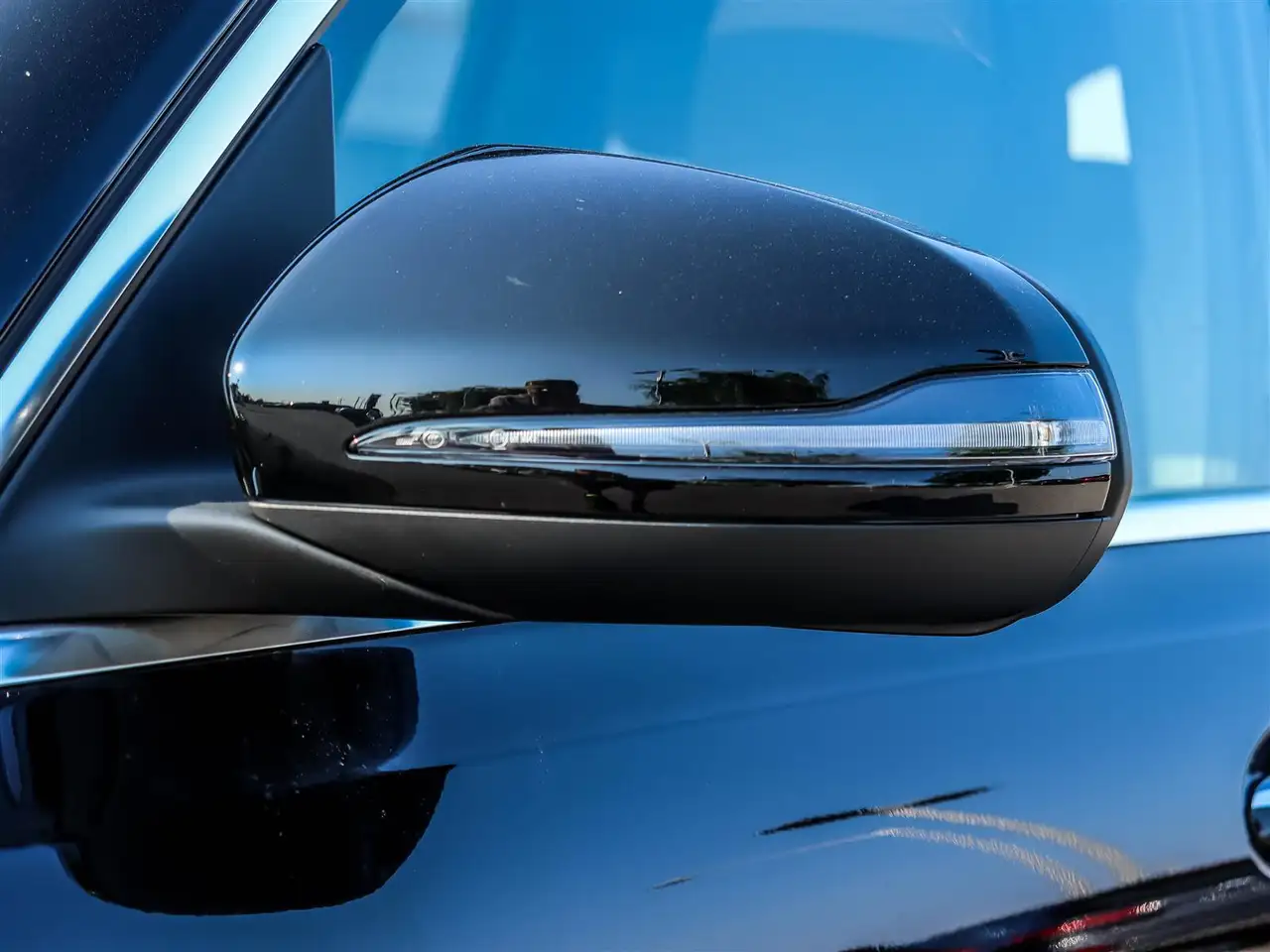 Mercedes-Benz EQB снимка Mercedes-Benz EQB