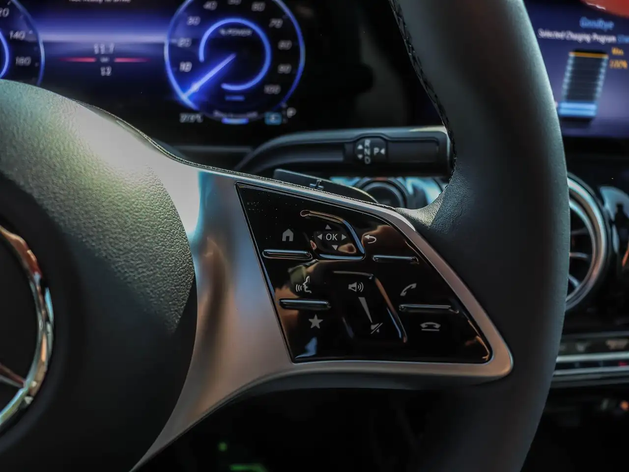 Mercedes-Benz EQB снимка Mercedes-Benz EQB